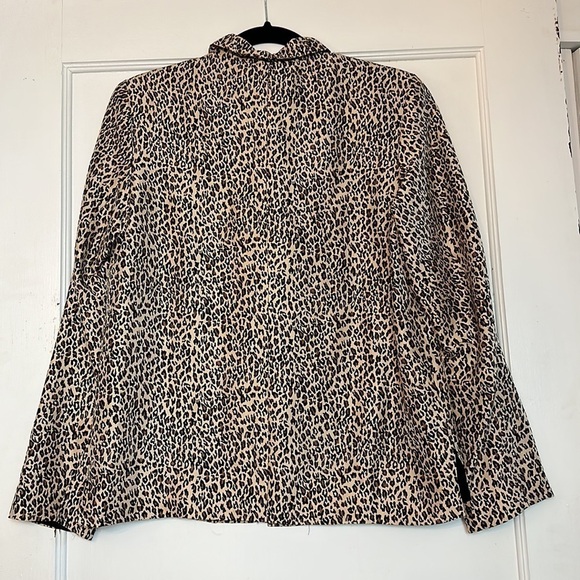 Silkland cheetah print button down 100% silk blouse. - Picture 3 of 10